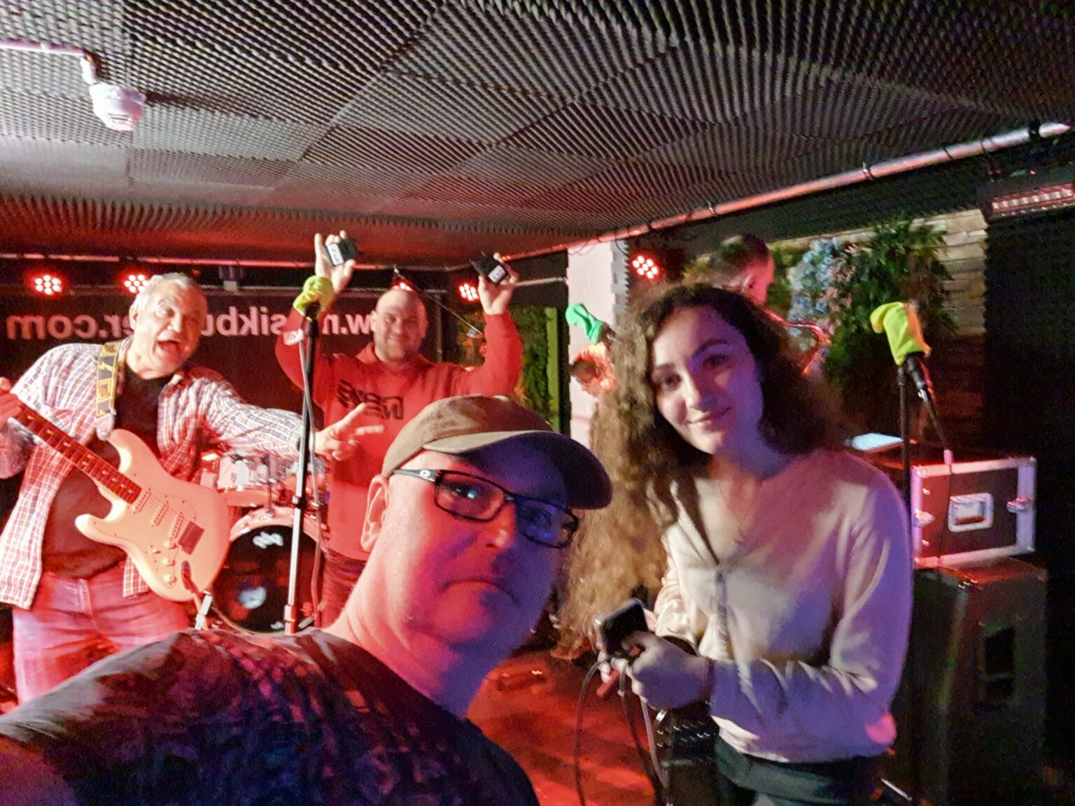 FoolProof Soulband mit Naina und Born im Musikbunker